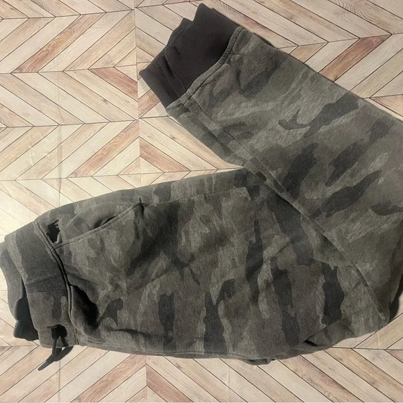 BOYS Abercrombie grey camo sweat pants 11/12 - Picture 3 of 3